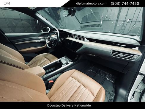 Used 2021 Audi e-tron Premium AWD/4WD image 19
