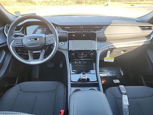 New 2025 Jeep Grand Cherokee Laredo X w/ Luxury Tech Group I image 21