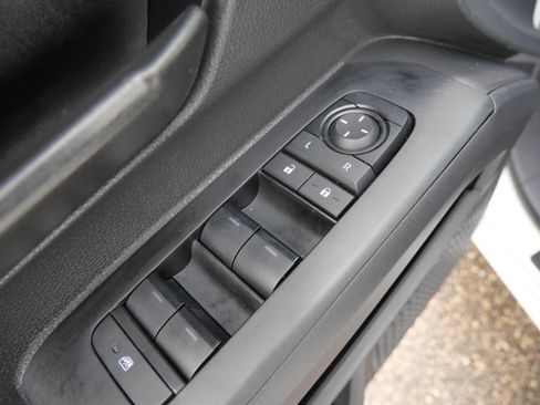 Certified 2025 Toyota Tacoma SR5 AWD/4WD image 20
