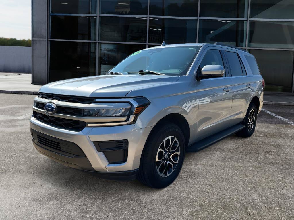 Used 2024 Ford Expedition XLT RWD image 3