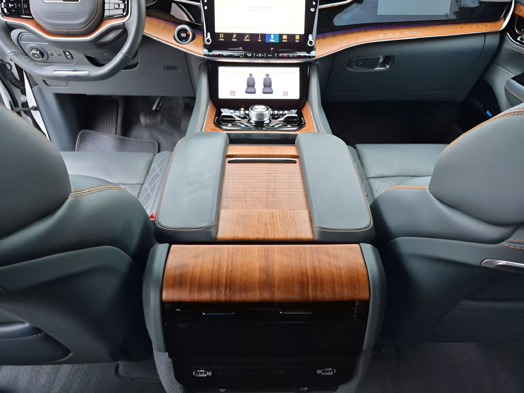 Used 2024 Jeep Grand Wagoneer Series III AWD/4WD image 34