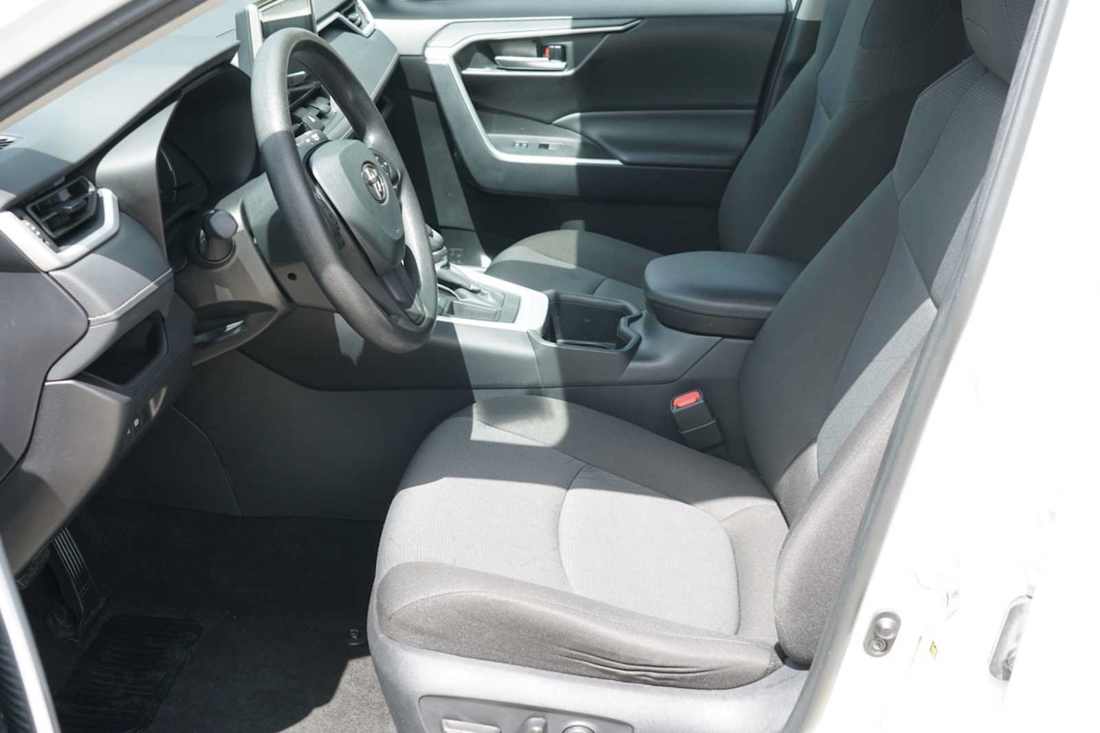 Used 2025 Toyota RAV4 XLE FWD image 8