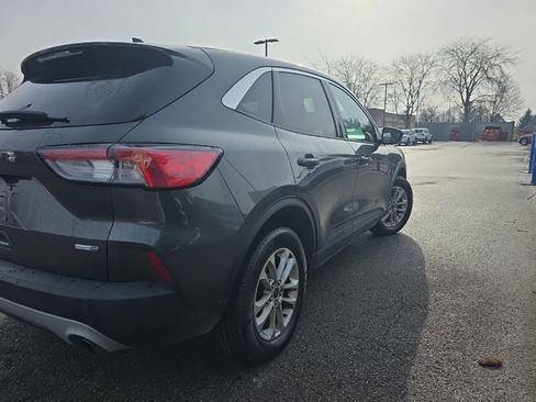 Used 2020 Ford Escape SE image 14