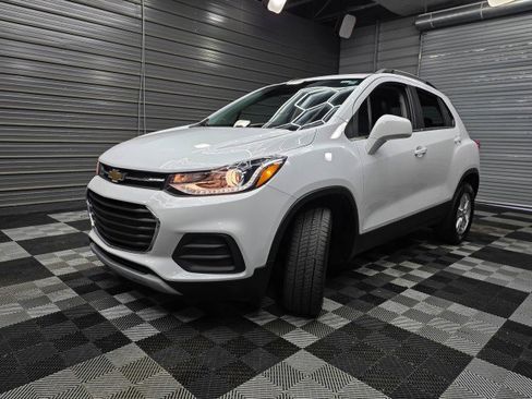 Used 2020 Chevrolet Trax LT w/ LT Convenience Package AWD/4WD image 37