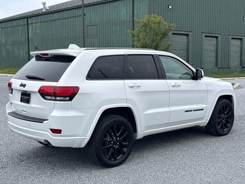 Used 2018 Jeep Grand Cherokee Altitude AWD/4WD image 8