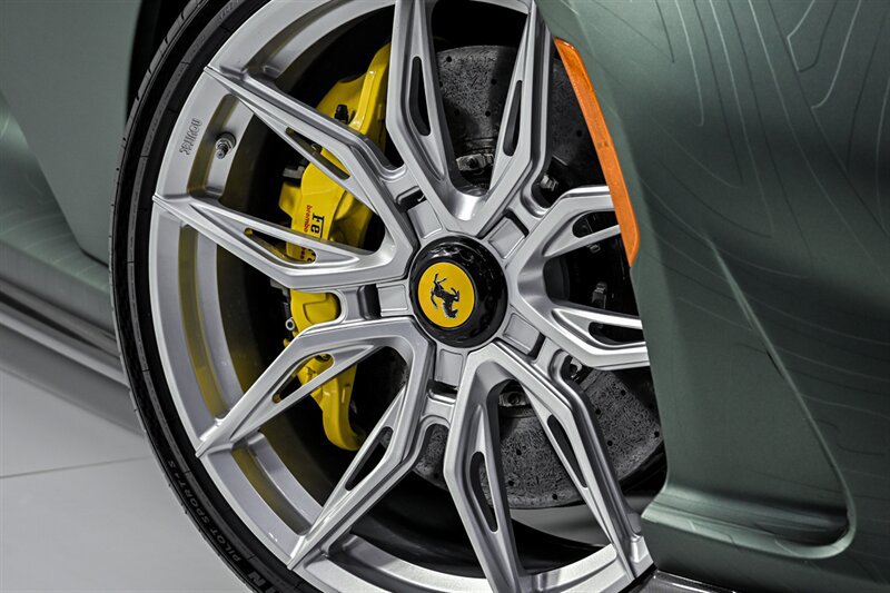 Used 2020 Ferrari 812 Superfast RWD image 3