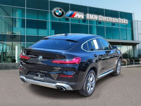 Used 2023 BMW X4 xDrive30i w/ Convenience Package AWD/4WD image 4