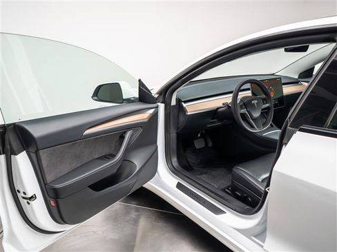 Used 2023 Tesla Model 3 Standard Range RWD image 23