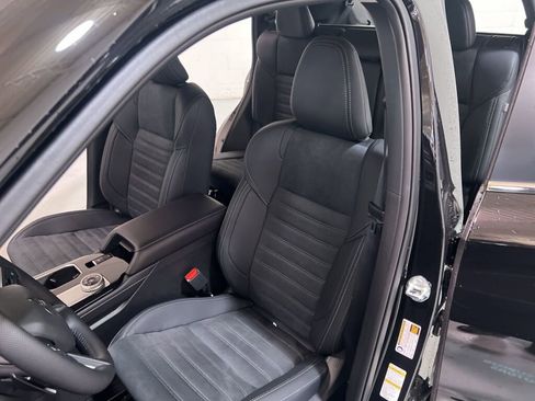 New 2025 Mitsubishi Outlander SE image 11