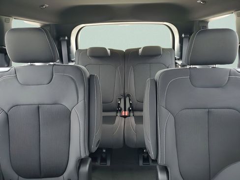 New 2025 Jeep Grand Cherokee L Laredo image 13