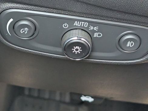 Used 2024 Chevrolet Equinox Premier AWD/4WD image 23