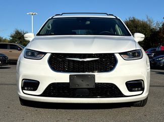 Used 2022 Chrysler Pacifica Touring-L video 2