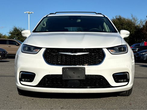 Used 2022 Chrysler Pacifica Touring-L image 2