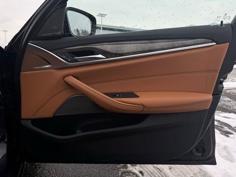 Used 2023 BMW 540i xDrive w/ Premium Package image 15