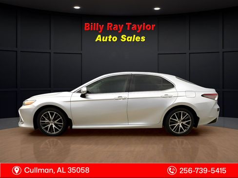 Used 2024 Toyota Camry XLE image 2