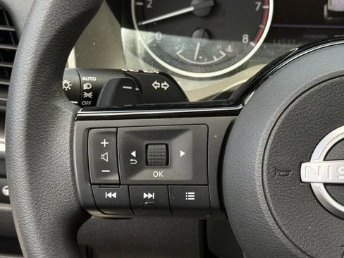 Used 2023 Nissan Rogue SV FWD image 13