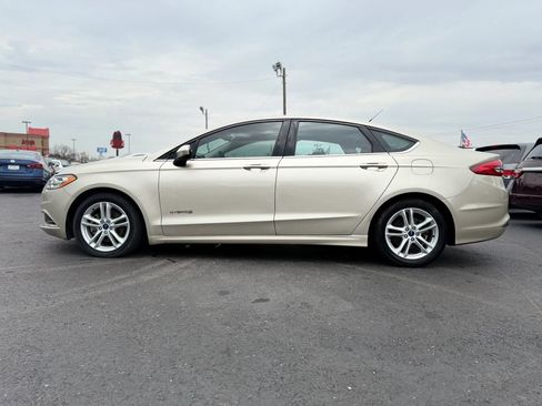 Used 2018 Ford Fusion SE FWD image 5