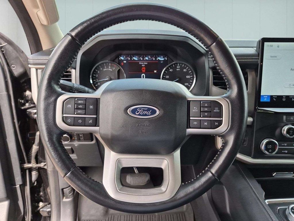 Used 2023 Ford Expedition XLT AWD/4WD image 17