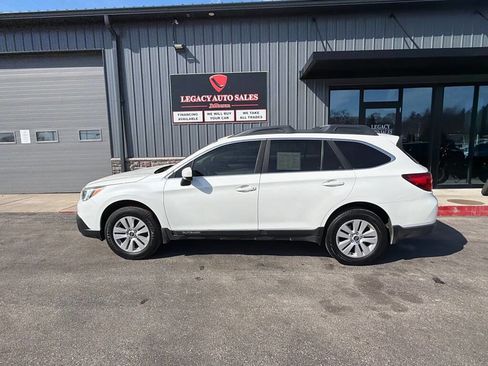 Used 2017 Subaru Outback 2.5i Premium AWD/4WD image 2