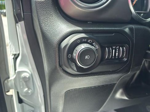 Used 2022 Jeep Wrangler Unlimited Sahara w/ Cold Weather Group AWD/4WD image 23