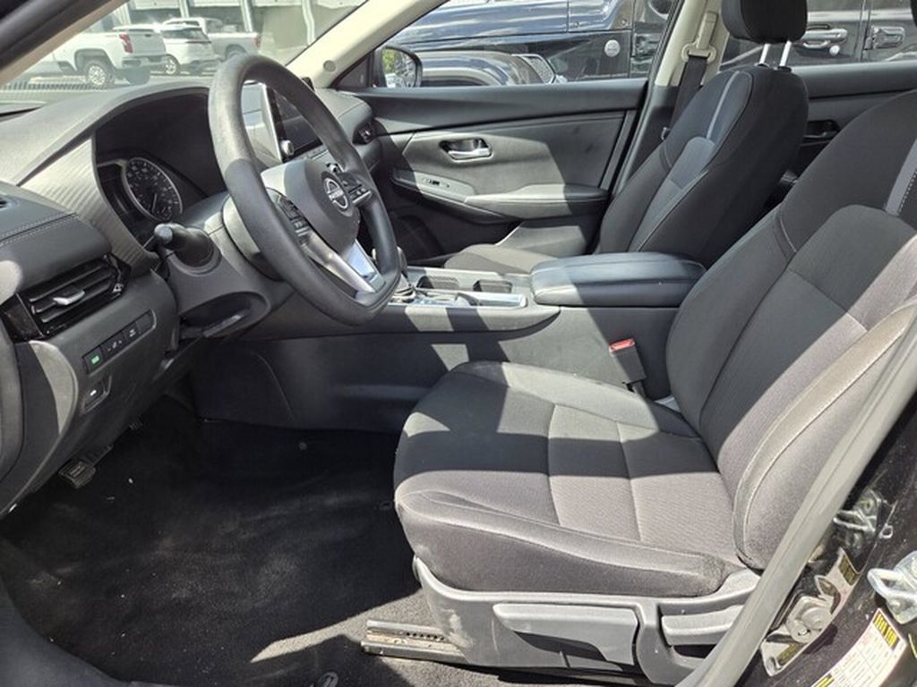 Used 2025 Nissan Sentra SV FWD image 3