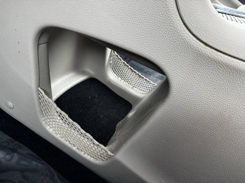 Used 2012 Dodge Grand Caravan SXT image 17