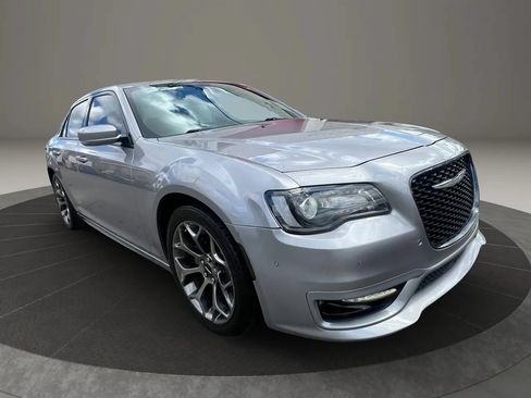 Used 2018 Chrysler 300 S w/ 300S Premium Group RWD image 3
