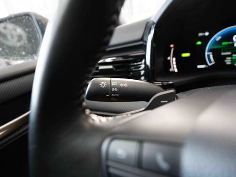 Used 2025 Toyota Camry SE image 13