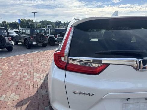 Used 2018 Honda CR-V Touring image 10