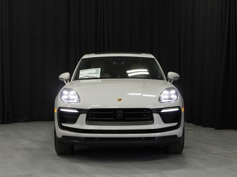 New 2026 Porsche Macan AWD/4WD image 8