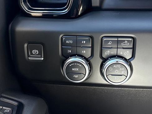 Used 2022 GMC Sierra 1500 AT4 w/ AT4 Premium Package image 17