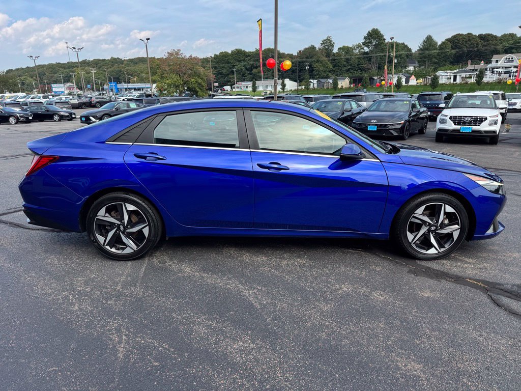 Used 2023 Hyundai Elantra Limited FWD image 4