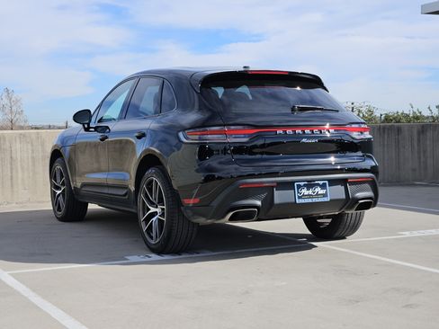 Certified 2025 Porsche Macan image 3