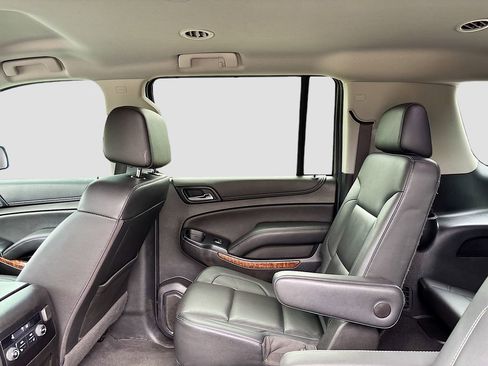 Used 2020 Chevrolet Suburban Premier RWD image 23