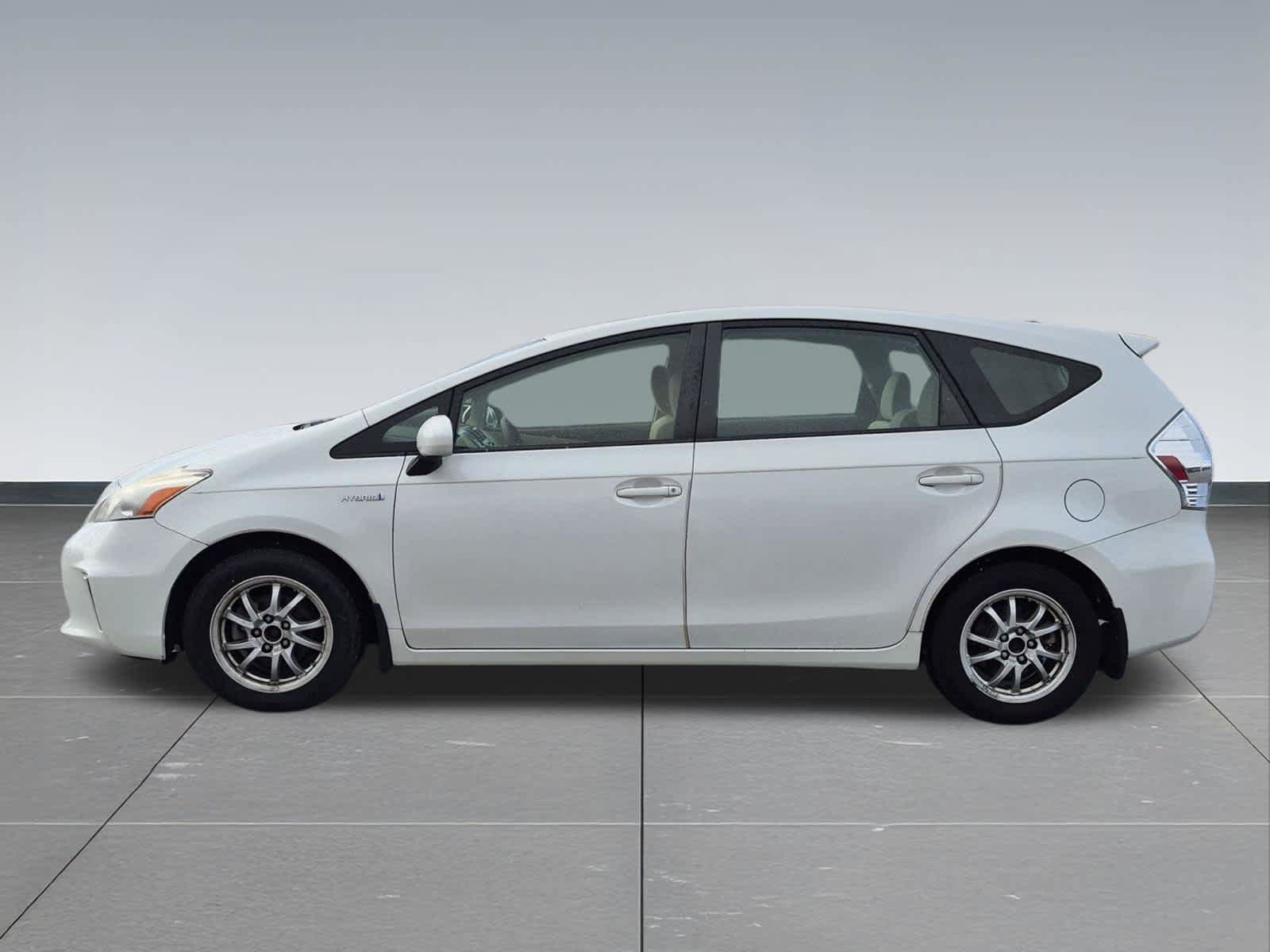 Used 2012 Toyota Prius V Two FWD image 3