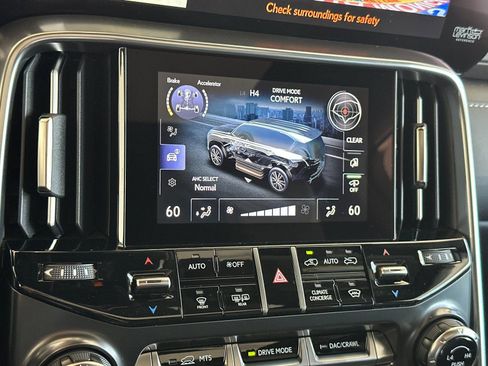 Used 2026 Lexus LX 700h Luxury AWD/4WD image 23