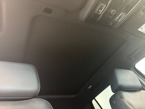 Used 2022 Chevrolet Tahoe Z71 w/ Luxury Package AWD/4WD image 28