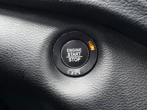 Used 2019 Jeep Cherokee Latitude Plus w/ Cold Weather Group image 27