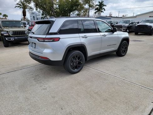 New 2026 Jeep Grand Cherokee Altitude AWD/4WD image 5