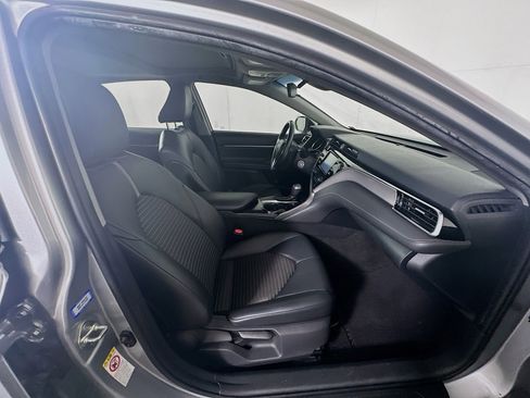 Used 2018 Toyota Camry SE w/ Moonroof Package image 31