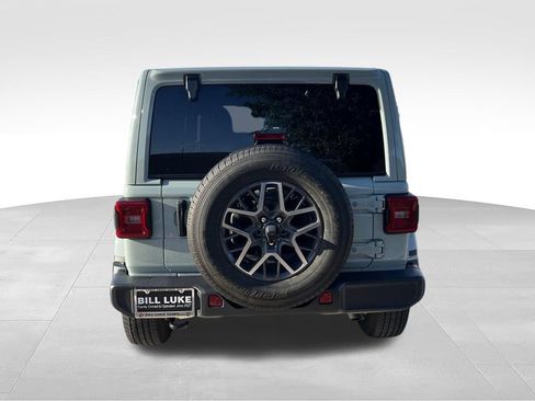 Used 2024 Jeep Wrangler Unlimited Sahara AWD/4WD image 9