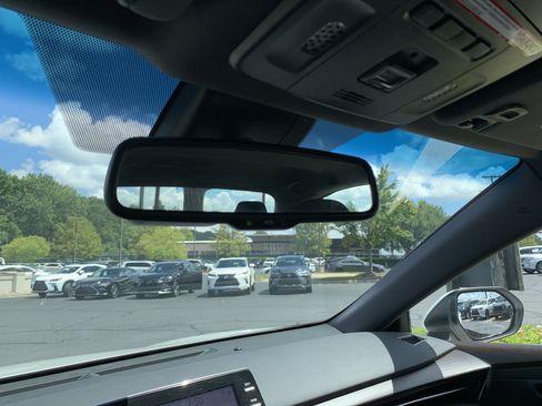 Used 2022 Toyota Avalon XLE FWD image 27