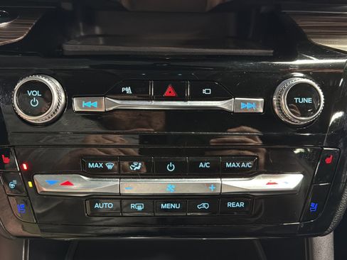 Used 2021 Ford Explorer Limited w/ Equipment Group 301A AWD/4WD image 28