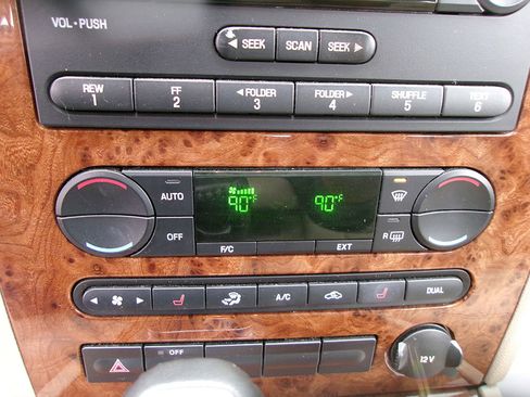 Used 2005 Ford Five Hundred Limited image 17