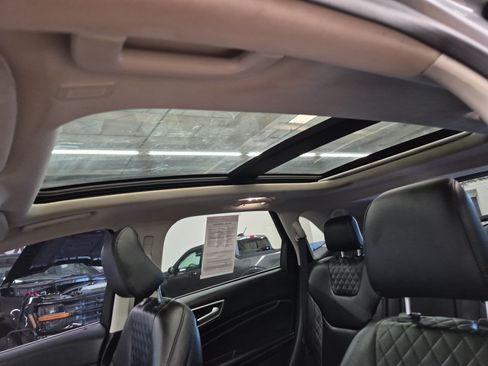 Used 2024 Ford Edge Titanium AWD/4WD image 9