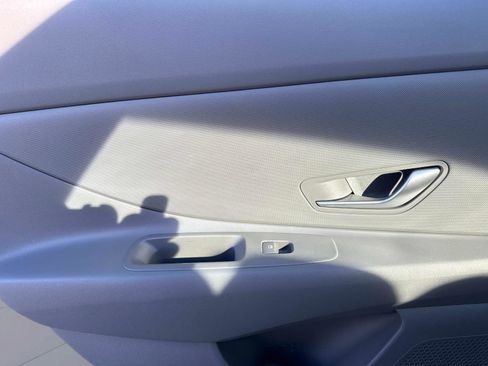 Used 2024 Hyundai Elantra SE image 12