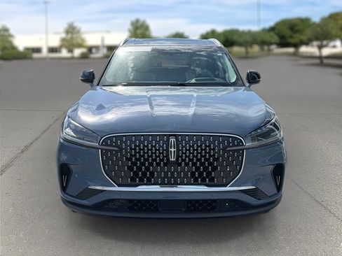 Certified 2025 Lincoln Aviator Reserve RWD image 2