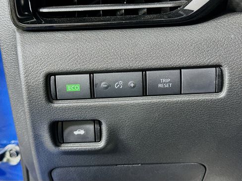 Used 2025 Nissan Sentra SV image 16