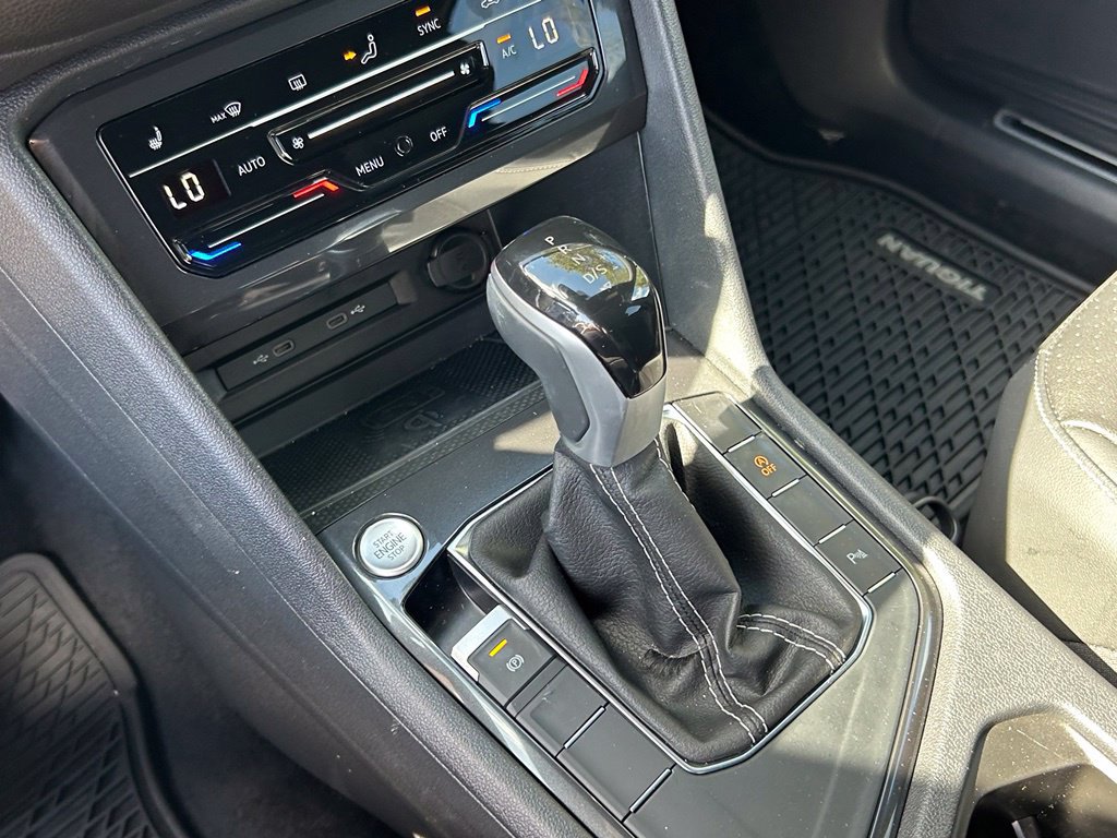 Certified 2023 Volkswagen Tiguan SE R-Line FWD image 30