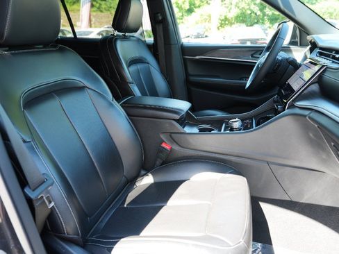 Used 2024 Jeep Grand Cherokee L Limited w/ Luxury Tech Group II AWD/4WD image 24